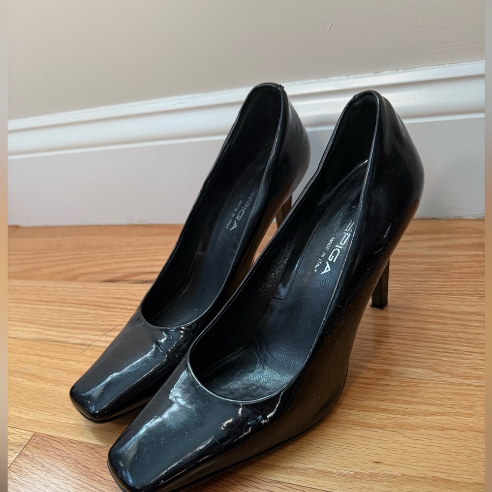Shoes - Picture 2 of 5